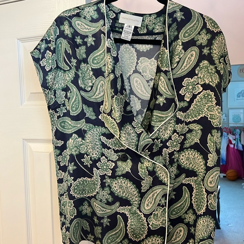 Pajama top blouse size small/medium in paisley print